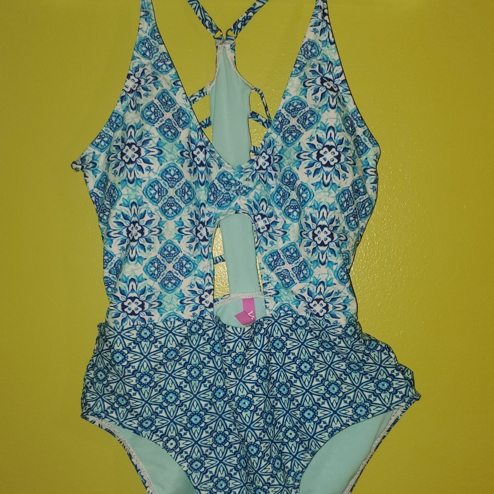 Bathing suit - Picture 3 of 4